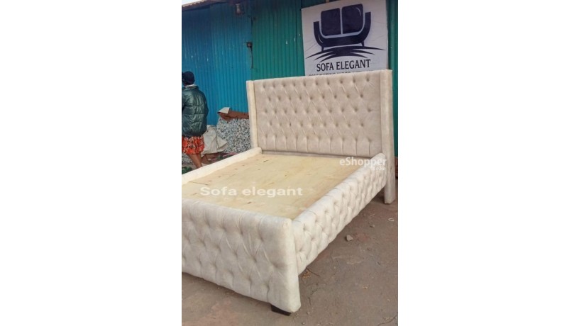 classic-buttoned-chester-bed-by-sofa-elegant-big-0