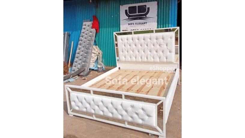 glass-tufted-chester-bed-by-sofa-elegant-big-0